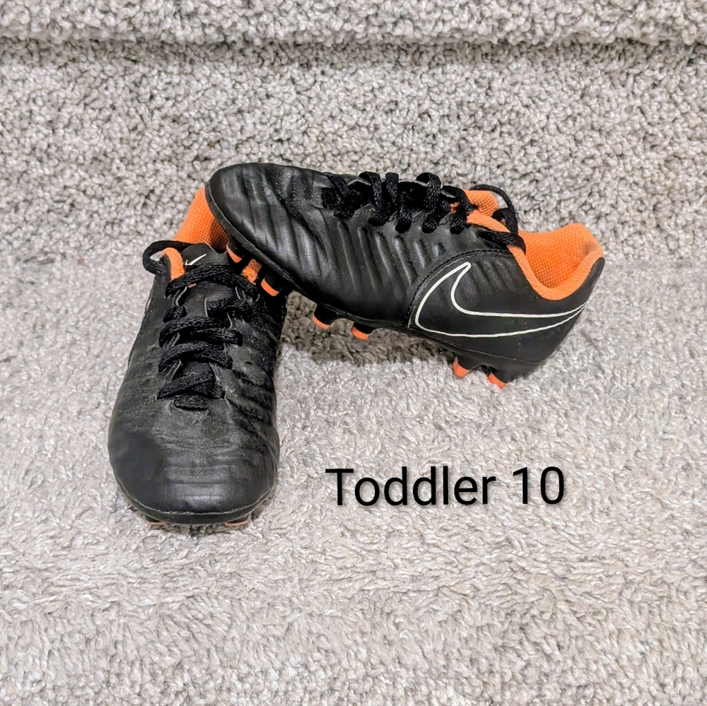 ⚡2/$25⚡Toddler size 10 soccer cleats black Orange shoes